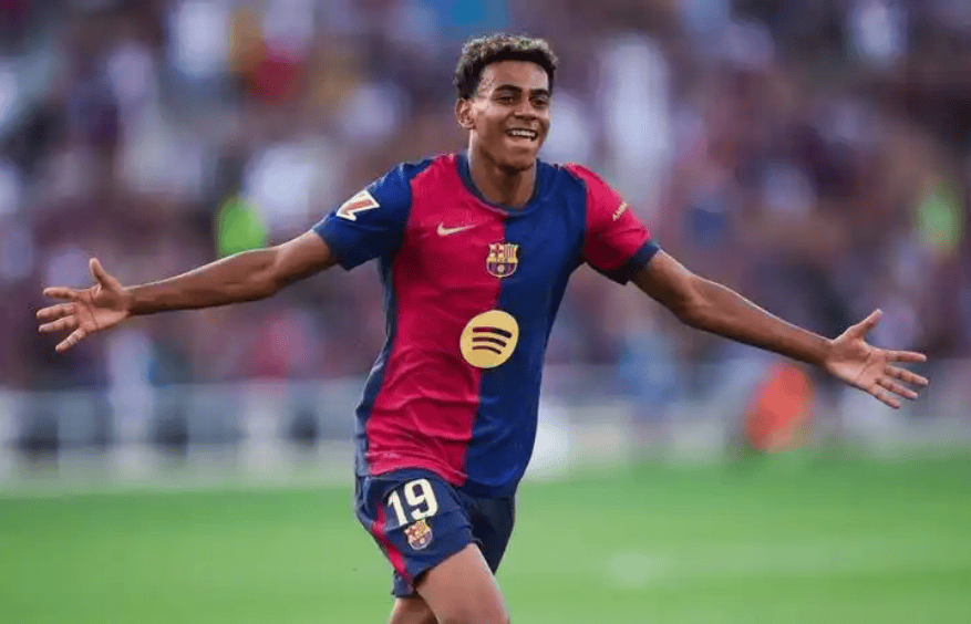 气坏了！沈梓捷补防被吹犯规抱怨绕场 犯满离场