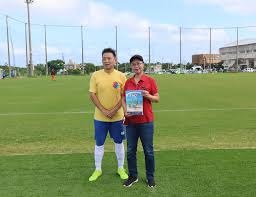 欧冠2-1逆转！巴萨天降神兵：后卫3分钟梅开二度创历史，逼近前八